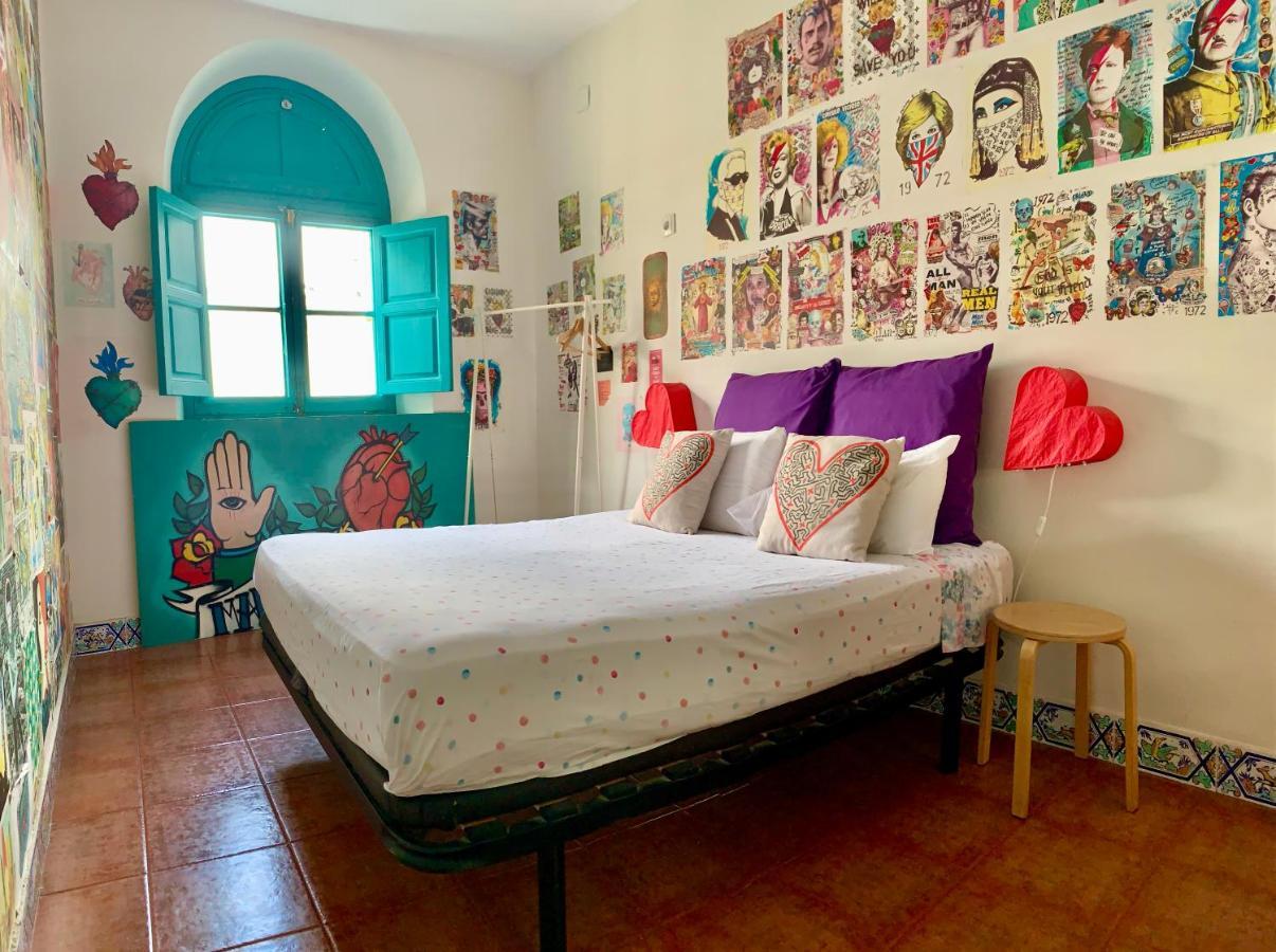 Sevilla Kitsch Hostel Art Екстериор снимка