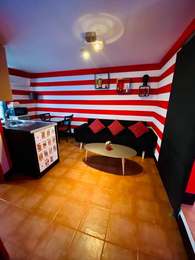 Sevilla Kitsch Hostel Art Екстериор снимка