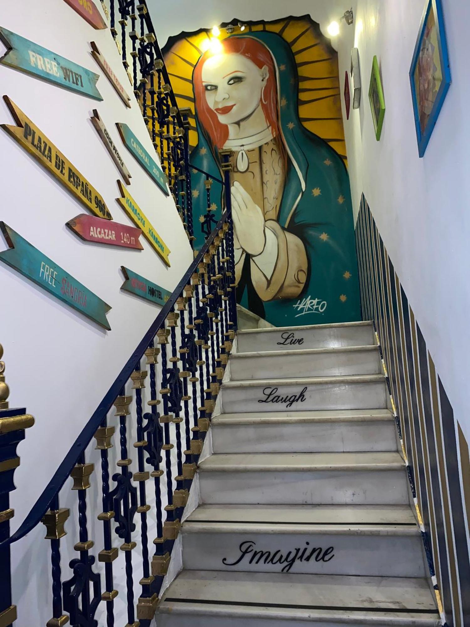 Sevilla Kitsch Hostel Art Екстериор снимка