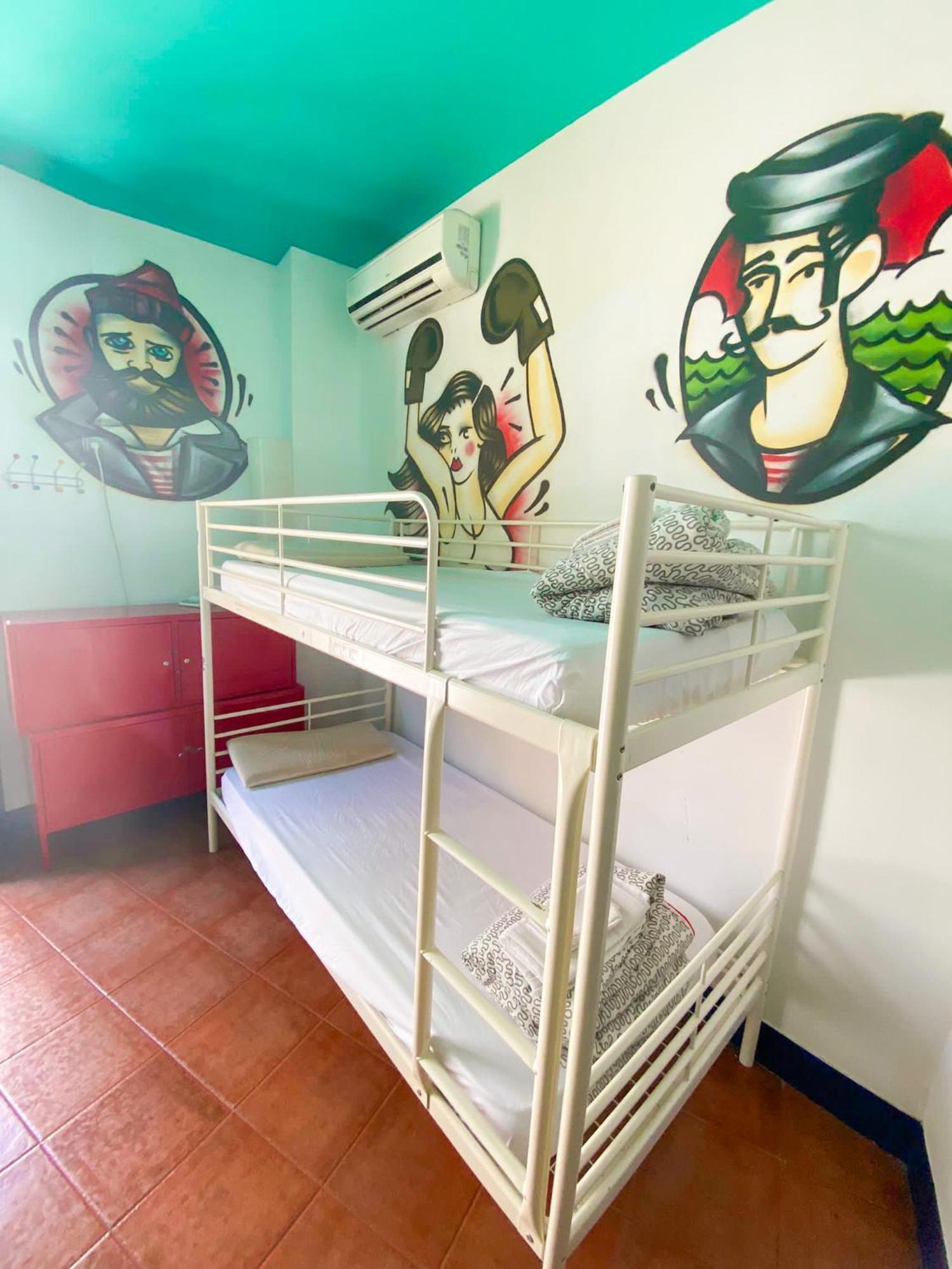 Sevilla Kitsch Hostel Art Стая снимка