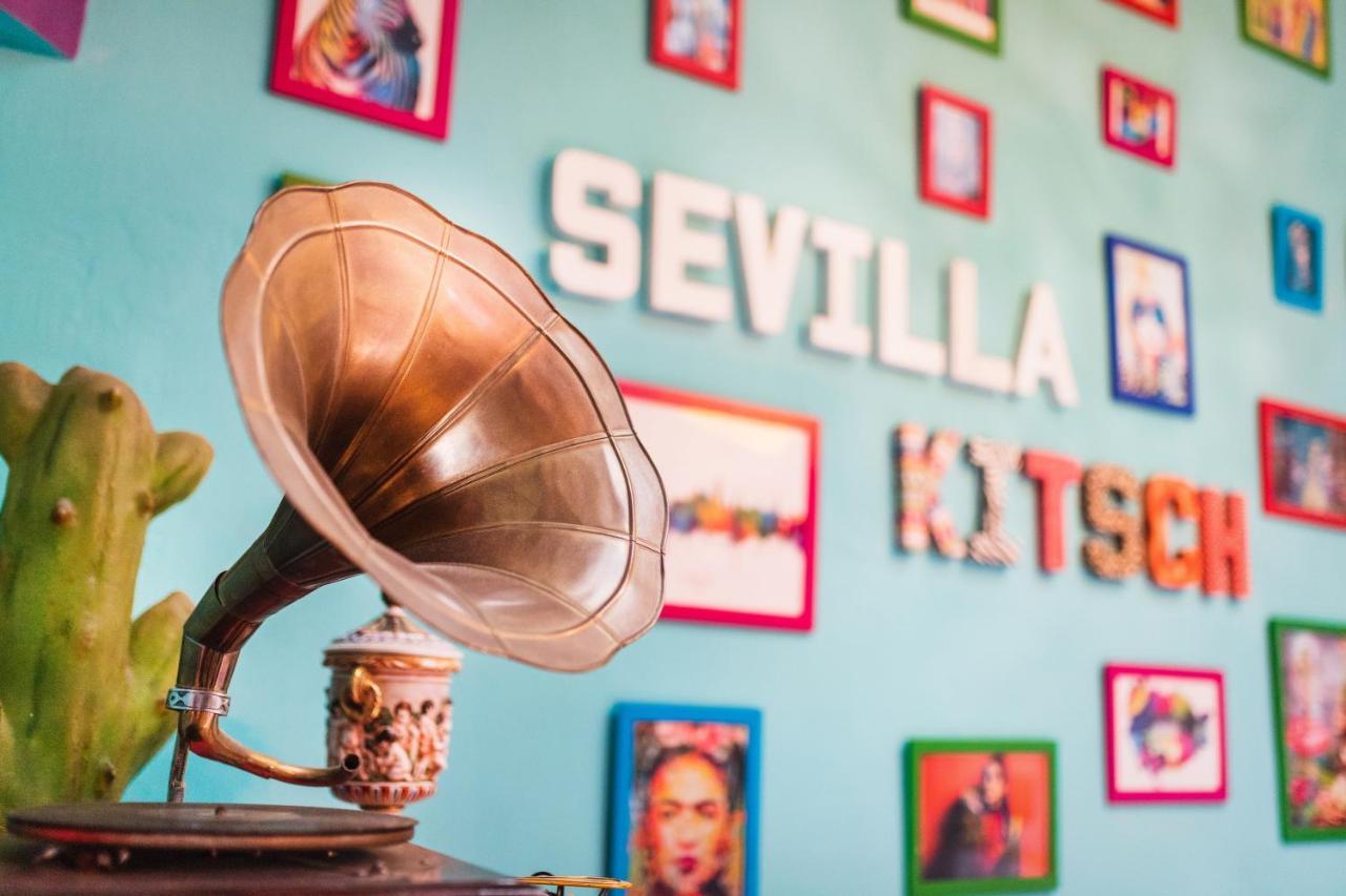 Sevilla Kitsch Hostel Art Екстериор снимка